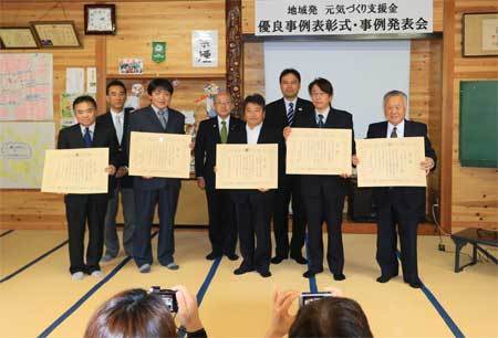 木滝復興プロジェクトチーム（写真中央）、栄村ビーナジの会（写真右端）
