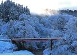 新雪の志久見橋