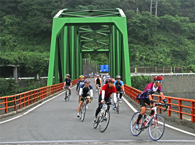 栄村の走りを楽しむ参加者<100kmコース>の写真