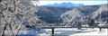 雪の百合居橋と三ッ山