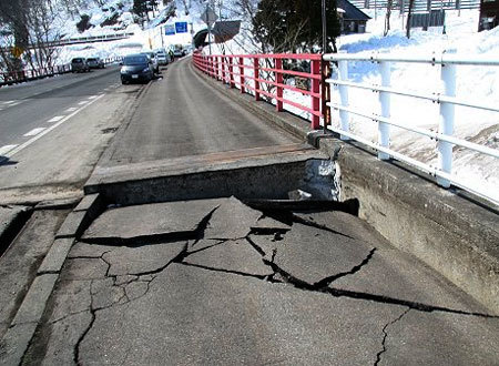 国道117号北沢橋取り付け部分（平成23年3月13日）